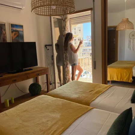 Live, Work And Relax Near شقة Armação de Pêra